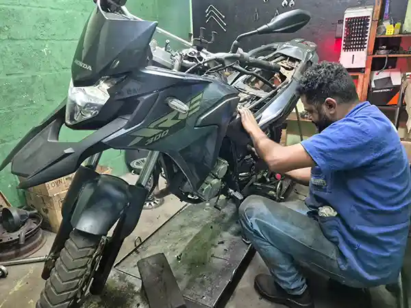 Manutenção corretiva de motos na Doug Motos em Sarzedo-MG