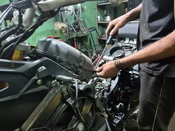 Mecânica geral de motos na Doug Motos em Sarzedo-MG