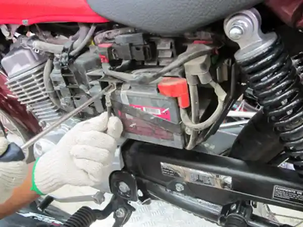 Troca de bateria de moto em Sarzedo-MG